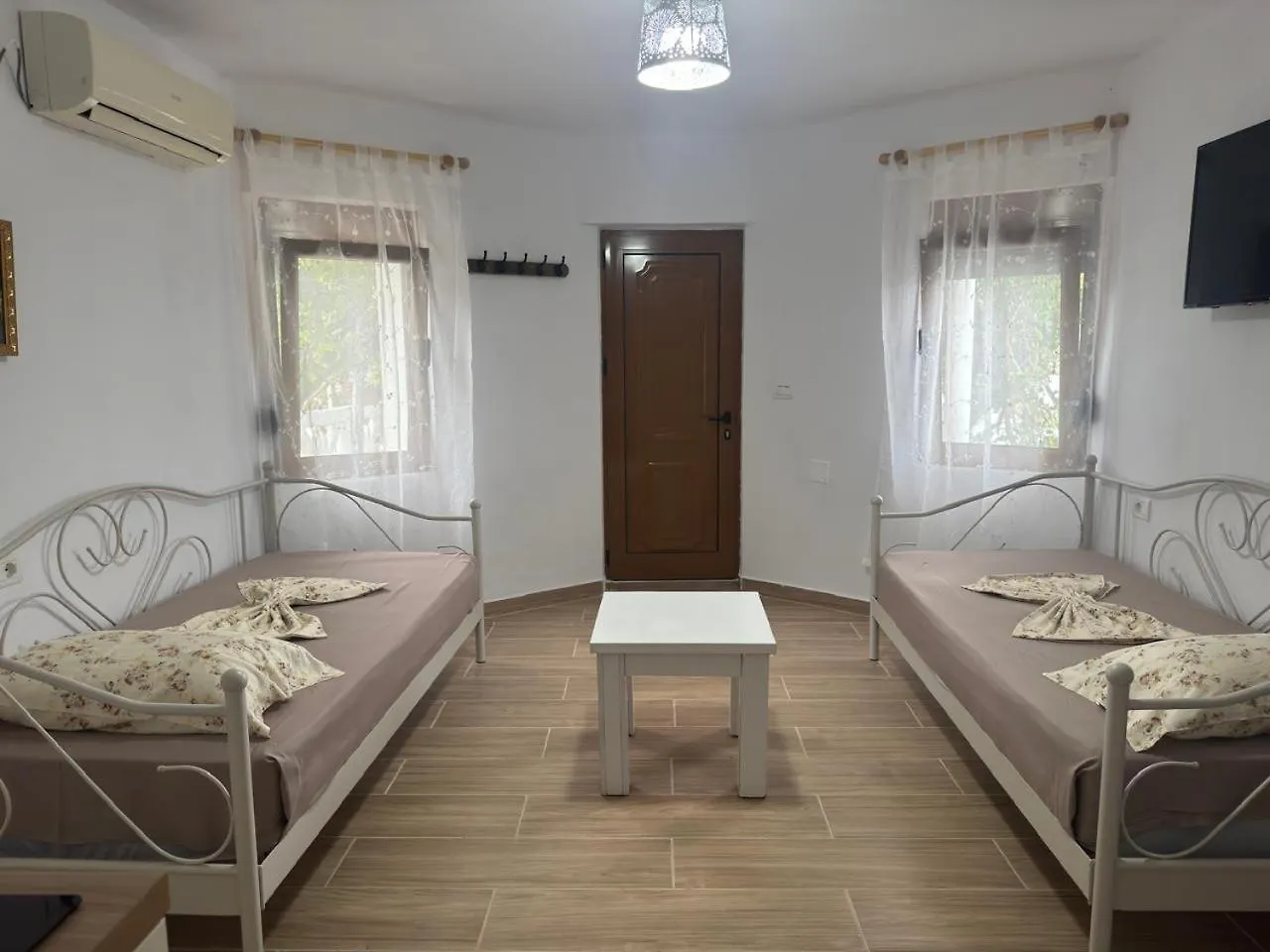 Mustafaraj Apartments Ksamil