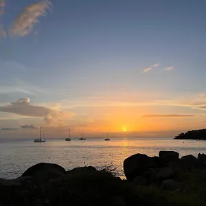 Tropical Golden, Vue Et A 5 Min A Pied Gourbeyre